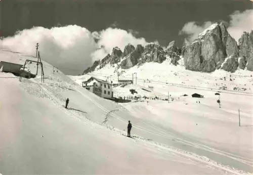 AK / Ansichtskarte Groednerjoch Passo di Gardena IT Passo Gardena Rifugio Alpino Skilift