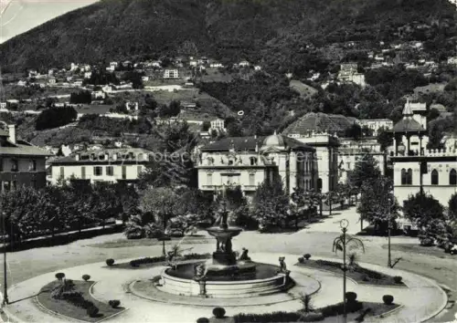 AK / Ansichtskarte Monti della Trinita LOCARNO Lago Maggiore TI Stadtplatz mit Brunnen