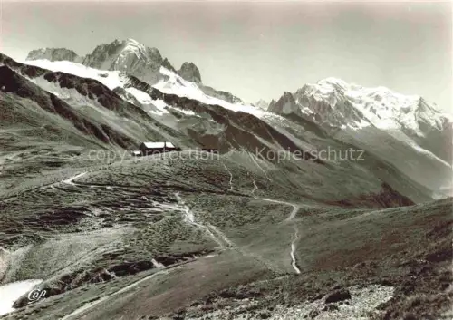 AK / Ansichtskarte Col de Balme 2204m Trient VS Le Chalet Refuge du Col panorama sur la Verte et le Massif du Mont Blanc