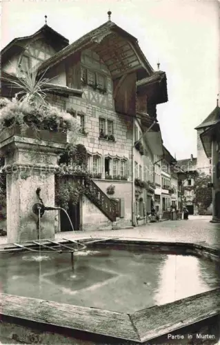 AK / Ansichtskarte Murten Morat FR Motiv in der Altstadt Brunnen