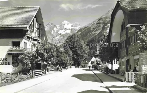 AK / Ansichtskarte Kandersteg Adelboden BE Dorfstrasse mit Bluemlisalp