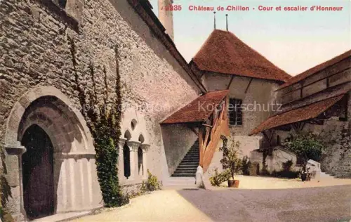 AK / Ansichtskarte CHILLON Chateau de Montreux VD Cour et escalier d'Honneur 