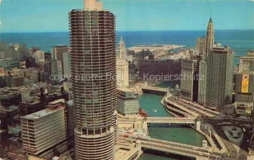 AK / Ansichtskarte CHICAGO  Illinois USA Chicago Canal Marina City Wrigley Building House Motel Chicago Motor Club