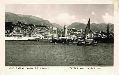 AK / Ansichtskarte Patras Patrasso Greece Vue prise de la mer Port Phare