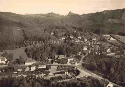 AK / Ansichtskarte Oybin Sachsen Blick vom Oybin auf den Ort mit Scharfenstein