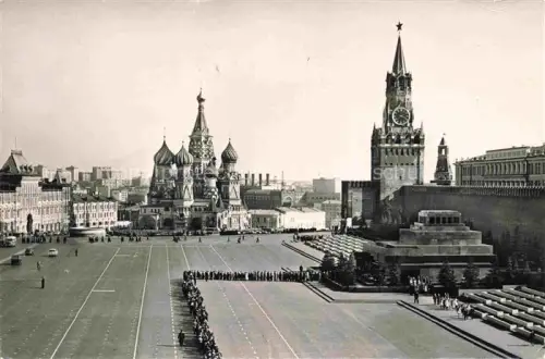 AK / Ansichtskarte Moskau Moscou MOSCOW RU Roter Platz