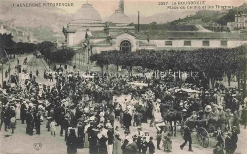 AK / Ansichtskarte La Bourboule-les-Bains 63 Puy-de-Dome Place du Centre et les Thermes