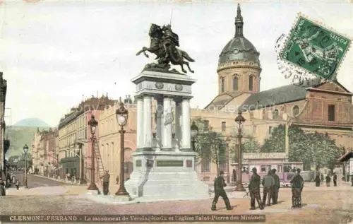 AK / Ansichtskarte CLERMONT -FERRAND Auvergne 63 Puy-de-Dome Monument Statue de Vercingétorix Eglise Saint-Pierre des Minimes