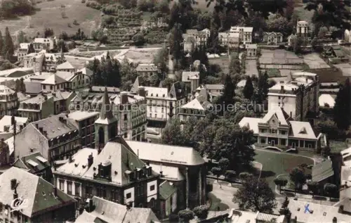 AK / Ansichtskarte Le Mont-Dore Clermont-Ferrand 63 Puy-de-Dome Vue vers l'église et la Poste vue aérienne