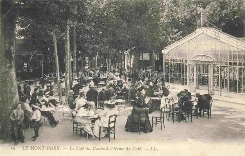 AK / Ansichtskarte Le Mont-Dore Clermont-Ferrand 63 Puy-de-Dome Café du Casino à l'heure du café