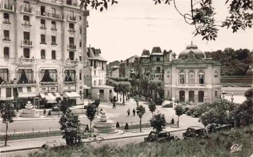 AK / Ansichtskarte Chatelguyon Chatel-Guyon 63 Puy-de-Dome Place Brosson