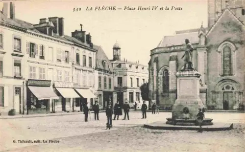AK / Ansichtskarte LA FLECHE 72 Sarthe Place Henri IV et la Poste Monument