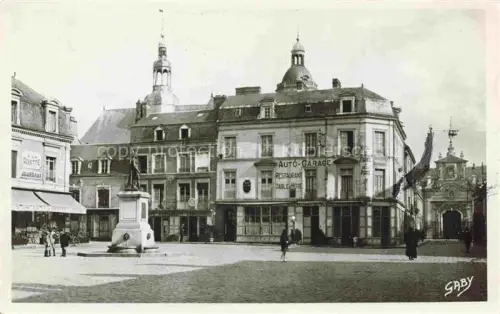 AK / Ansichtskarte LA FLECHE 72 Sarthe Place Henry IV Monument