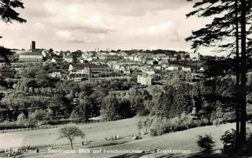 AK / Ansichtskarte LueDENSCHEID NRW Panorama Blick auf Friedensschule und Krankenhaus
