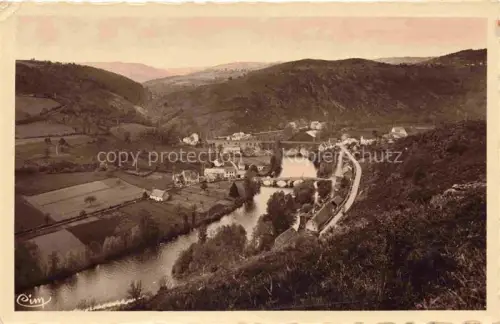 AK / Ansichtskarte Menat RIOM 63 Puy-de-Dome Vue générale et le pont