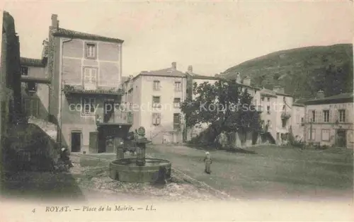 AK / Ansichtskarte Royat-les-Bains Clermont-Ferrand 63 Puy-de-Dome Place de la Mairie Fontaine