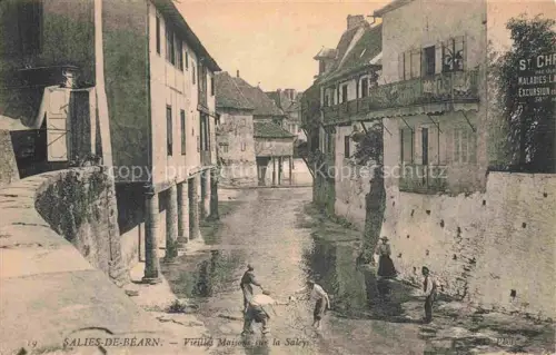 AK / Ansichtskarte Salies-de-Bearn PAU 64 Pyrenees-Atlantiques Vieilles maisons sur la Saleys