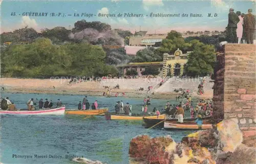 AK / Ansichtskarte Guethary Bayonne 64 Pyrenees-Atlantiques La Plage Barques de Pêcheurs Etablissement des Bains