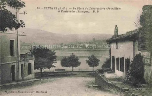 AK / Ansichtskarte HENDAYE 64 Pyrenees-Atlantiques Place du Débarcadère Frontière et Fontarabie Espagne