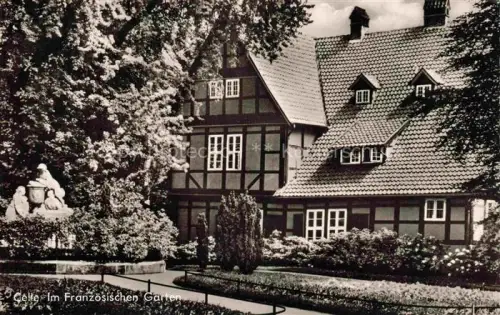 AK / Ansichtskarte CELLE  Niedersachsen Im Franzoesischen Garten