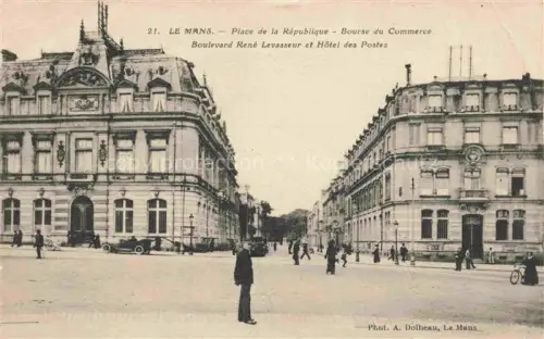 AK / Ansichtskarte LE MANS 72 Sarthe Place de la Republique Bourse du Commerce Boulevard Rene Levasseur et Hotel des Postes