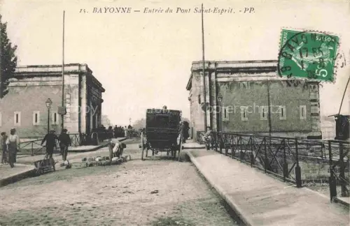 AK / Ansichtskarte BAYONNE 64 Pyrenees-Atlantiques Entrée du Pont Saint-Esprit