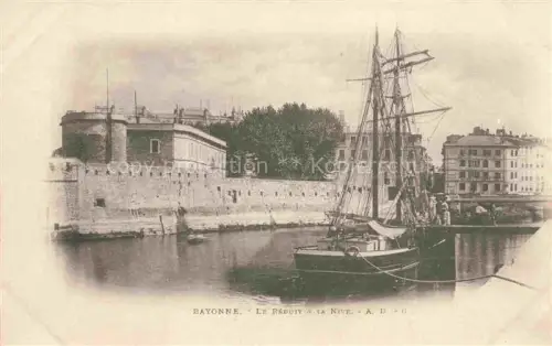 AK / Ansichtskarte BAYONNE 64 Pyrenees-Atlantiques Le Réduit et la Nive Bateau