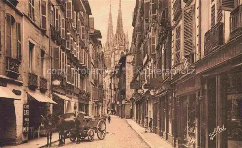 AK / Ansichtskarte BAYONNE 64 Pyrenees-Atlantiques Rue du Port-Neuf et les flèches de la cathédrale