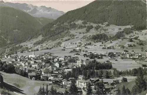 AK / Ansichtskarte Klosters-Serneus GR Gesamtansicht mit Alpenpanorama