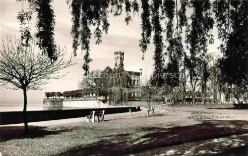 AK / Ansichtskarte Langenargen Bodensee Uferanlagen mit Schloss Montfort