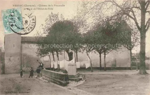 AK / Ansichtskarte Nersac Angouleme 16 Charente Chateau de la Foucaudie et Place de l'Hotel de Ville