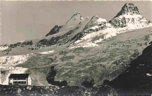 AK / Ansichtskarte Grindelwald BE Glecksteinhuette am Wetterhorn Blick gegen Schreckhoerner Berner Alpen