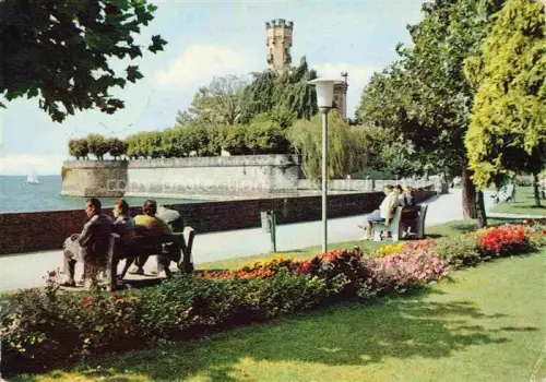 AK / Ansichtskarte Langenargen Bodensee Uferpromenade mit Schloss Montfort