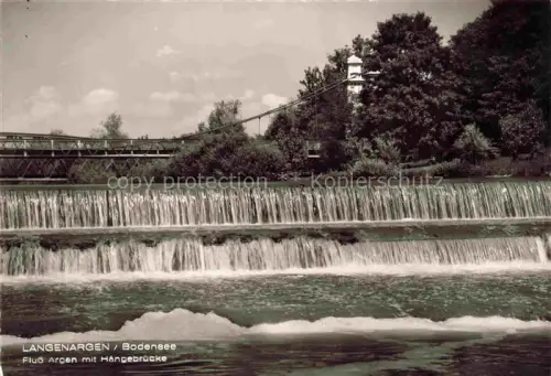AK / Ansichtskarte Langenargen Bodensee Fluss Argen mit Haengebruecke und Stauwehr