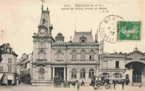 AK / Ansichtskarte Meulan-les-Mureaux Mantes-la-Jolie 78 Yvelines Hotel de Ville Poste et Halle