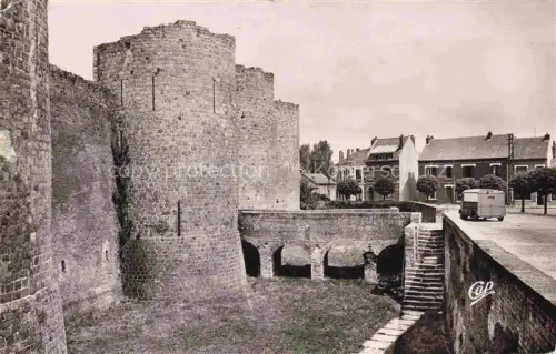 AK / Ansichtskarte PERONNE  80 Somme Chateau ses Etangs