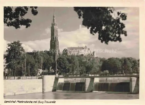 AK / Ansichtskarte LANDSHUT  Isar Martinskirche mit Burg Trausnitz Isar Wehr
