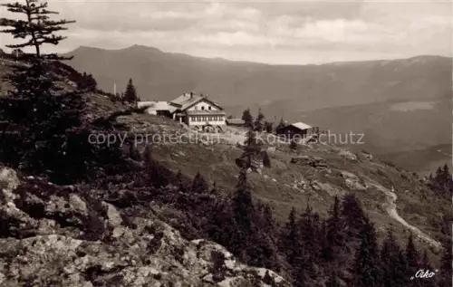 AK / Ansichtskarte Arberschutzhaus 1456m Bayerisch Eisenstein Bayern auf dem grossen Arber mit Blick zum Osser
