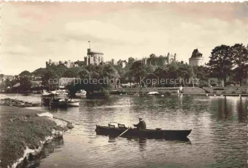 AK / Ansichtskarte Windsor  Castle London UK From The River Thames 