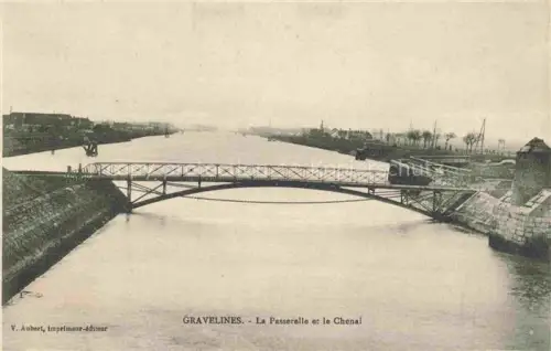 AK / Ansichtskarte Gravelines Dunkerque 59 Nord La Passerelle et le Chenal