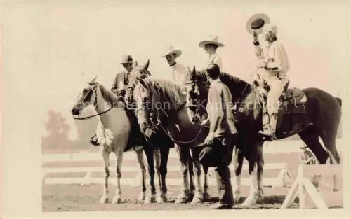 AK / Ansichtskarte Reitsport Pferdesport Pferderennen 
