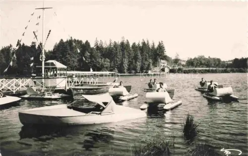 AK / Ansichtskarte Lac des Settons Montsauche-les-Settons Chateau-Chinon 58 Nievre Pedalos de retour a l embarcadere