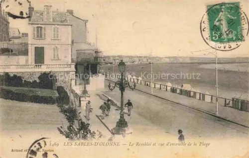 AK / Ansichtskarte Les Sables-d Olonne 85 Le Remblai et vue d'ensemble de la Plage