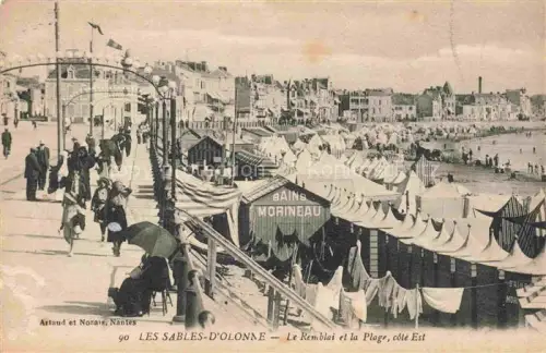 AK / Ansichtskarte Les Sables-d Olonne 85 Le Remblai et la Plage cote Est