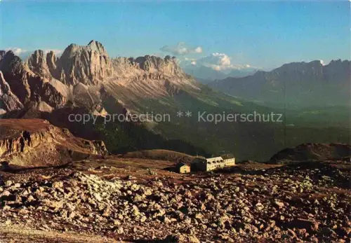 AK / Ansichtskarte Schlernhaus Rifugio Monte Pez 2451m Voels am Schlern Dolomiten IT mit Rosengarten