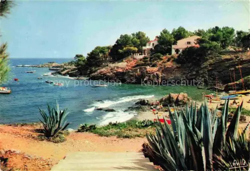 AK / Ansichtskarte Les Calanques-des-Issambres Roquebrune-sur-Argens 83 Var Une Plage