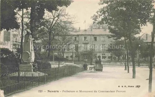 AK / Ansichtskarte NEVERS 58 Nievre Prefecture et Monument Commandant Provost