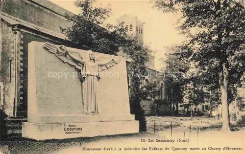 AK / Ansichtskarte Le Quesnoy Avesnes-sur-Helpe 59 Nord Monument Champ d Honneur