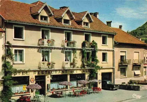 AK / Ansichtskarte La Bresse EPINAL 88 Vosges Hotel des Vallees Ete Hiver