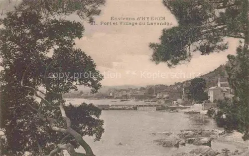 AK / Ansichtskarte LE LAVANDOU TOULON 83 Var Hyeres Port et Village 